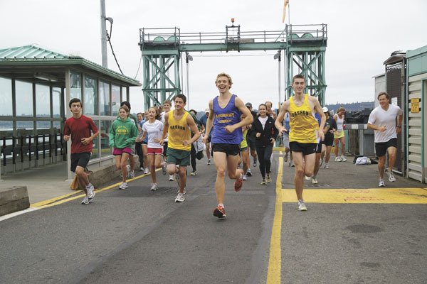 Vashon middle and high school runners start the dock-to-dock run from Tahlequah