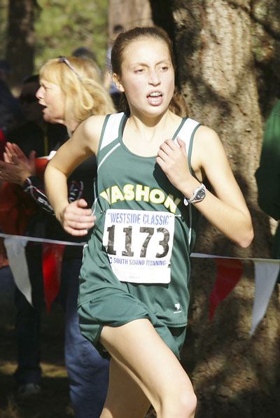 Vashon sophomore Maddi Groen drives for the finish line in 26th place at the Westside Classic to qualify for this Saturday’s state cross country meet.