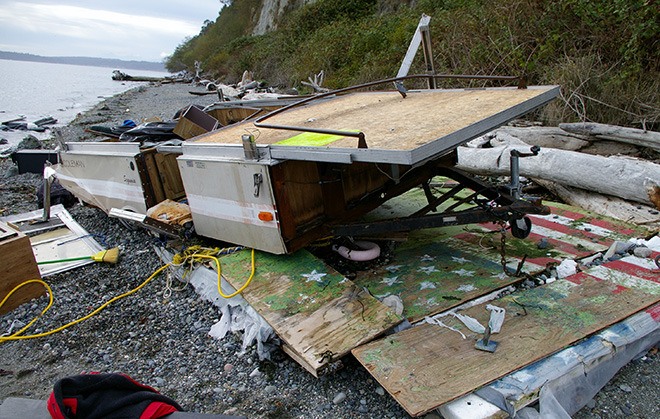 The remnants of the Seahawks-themed trailer that went adrift Friday were discovered on Kingston's Jefferson Beach Monday according to KOMO News.