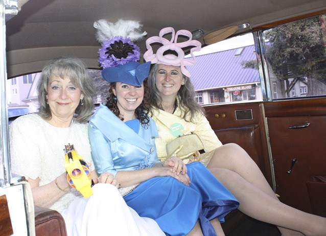 Oscar Night announcer Susan McCabe and hosts Aimee Demarest and Fiona Hope take a ride in a limo.