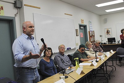 Park board candidate Stephen Evans speaks at last week’s forum. Other park board candidates