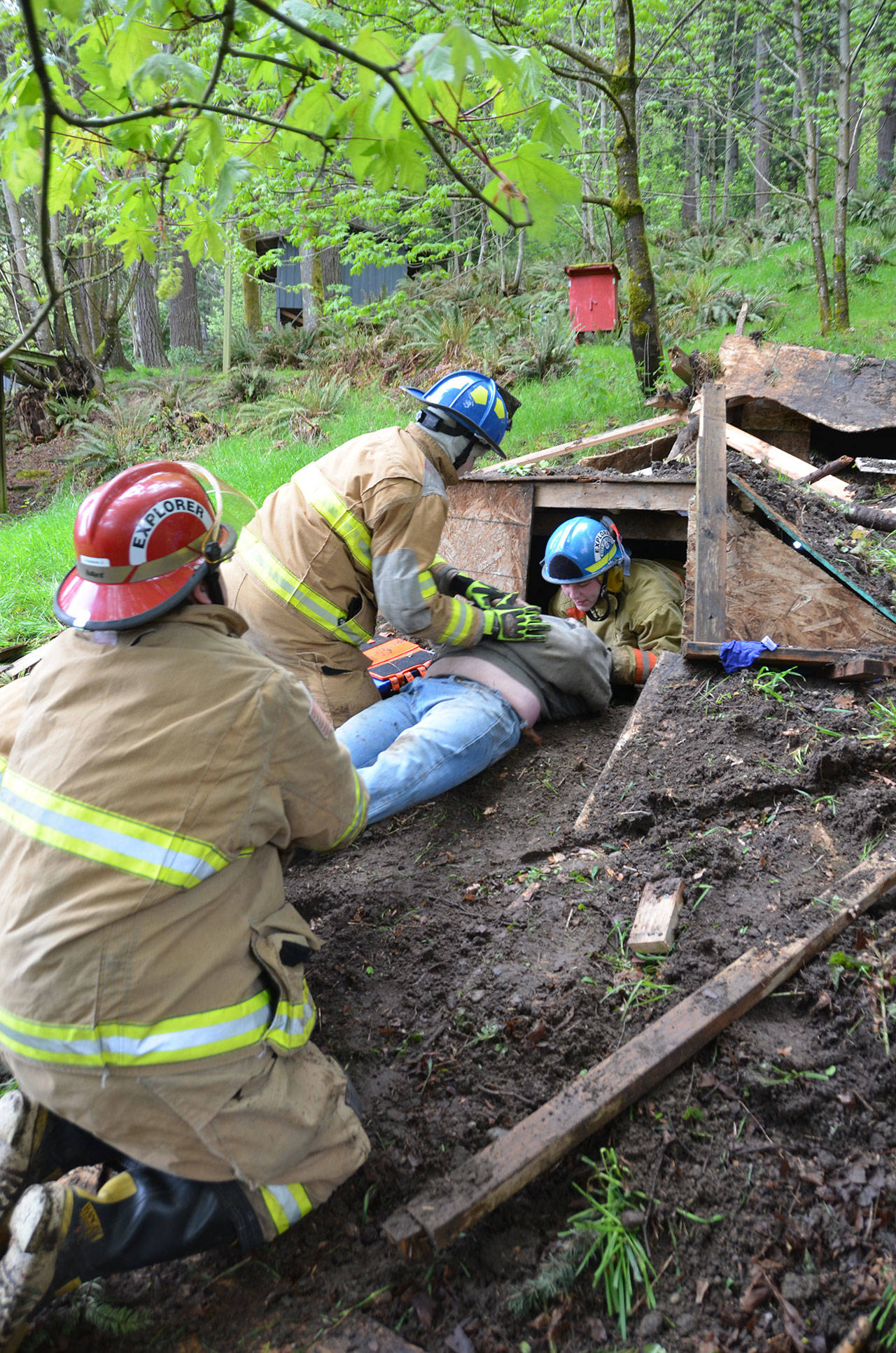 Explorers work together to remove a “victim” from a collapsed structure at the weekend’s Stuck on Vashon event. (Jim Westcott Photo)