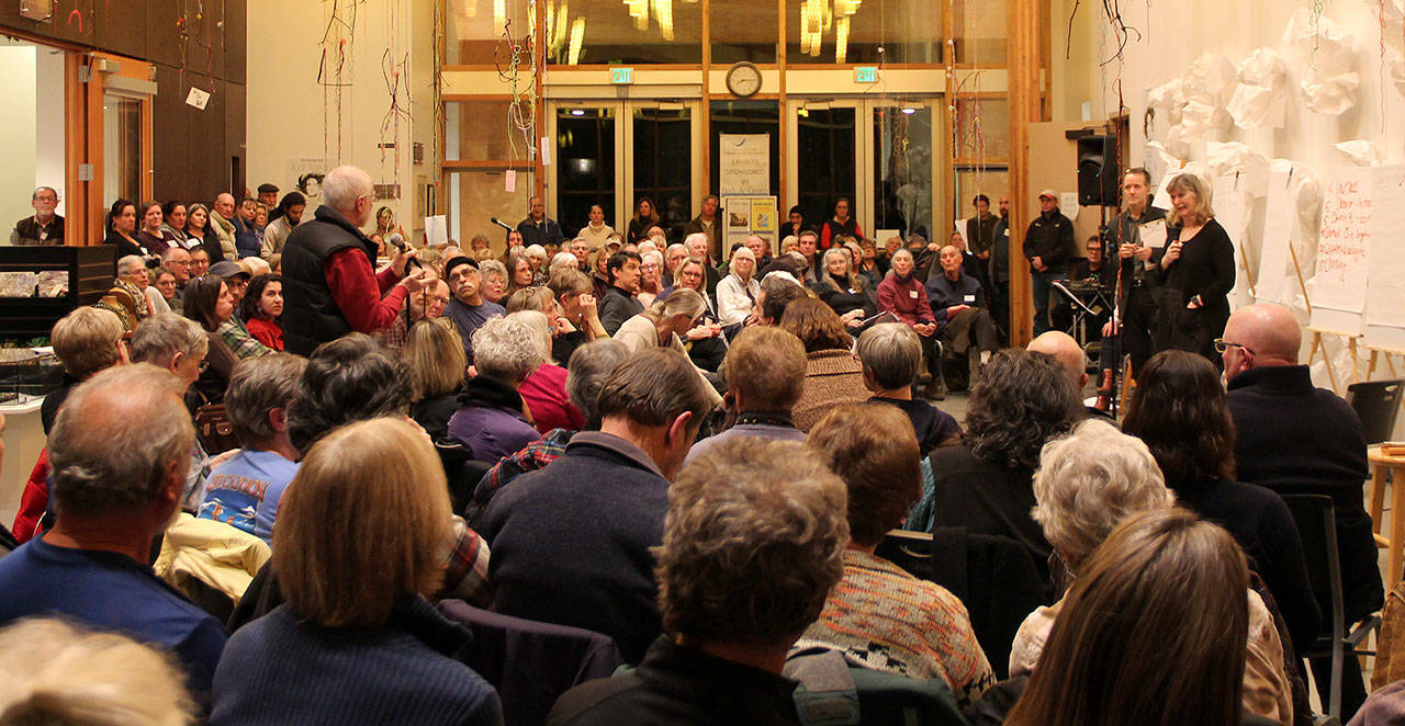 Photographer Ray Pfortner addresses art center leaders, while VCA President Denise Katz and moderator Kevin Joyce listen. (Susan Riemer / Staff Photo)