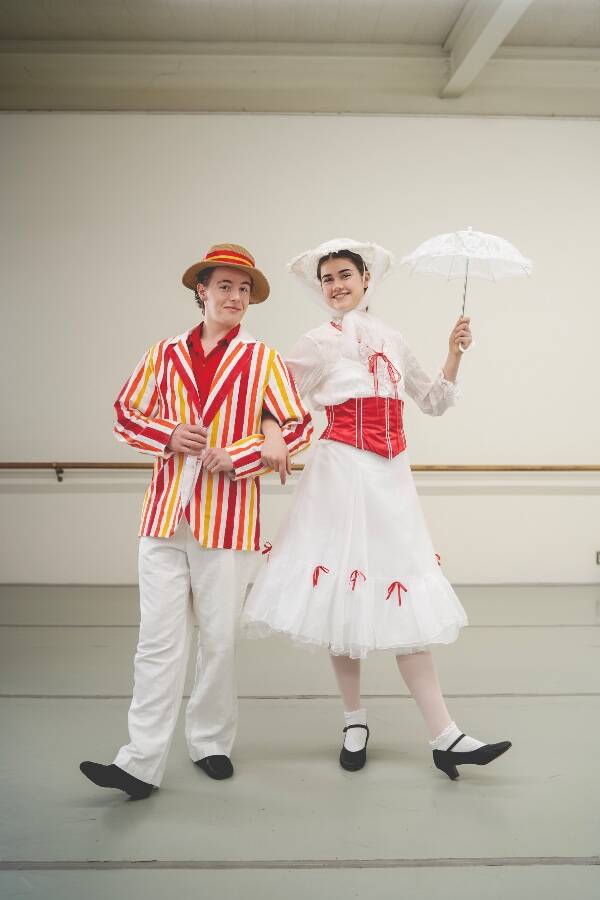 Kate Spranger, as Mary Poppins, and Gerrit van Roekel, as Bert (Yui Holbrook Photo).