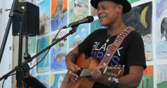 Musician Kim Archer sang soulful renditions of songs including “Killing Me Softly With His Song” at VCA. (Alex Bruell photo.)