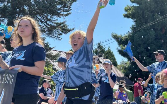 Vashon Seals, surrounded by soap bubbles, exuberantly marched down Vashon Highway during the parade. (Tom Hughes photo)