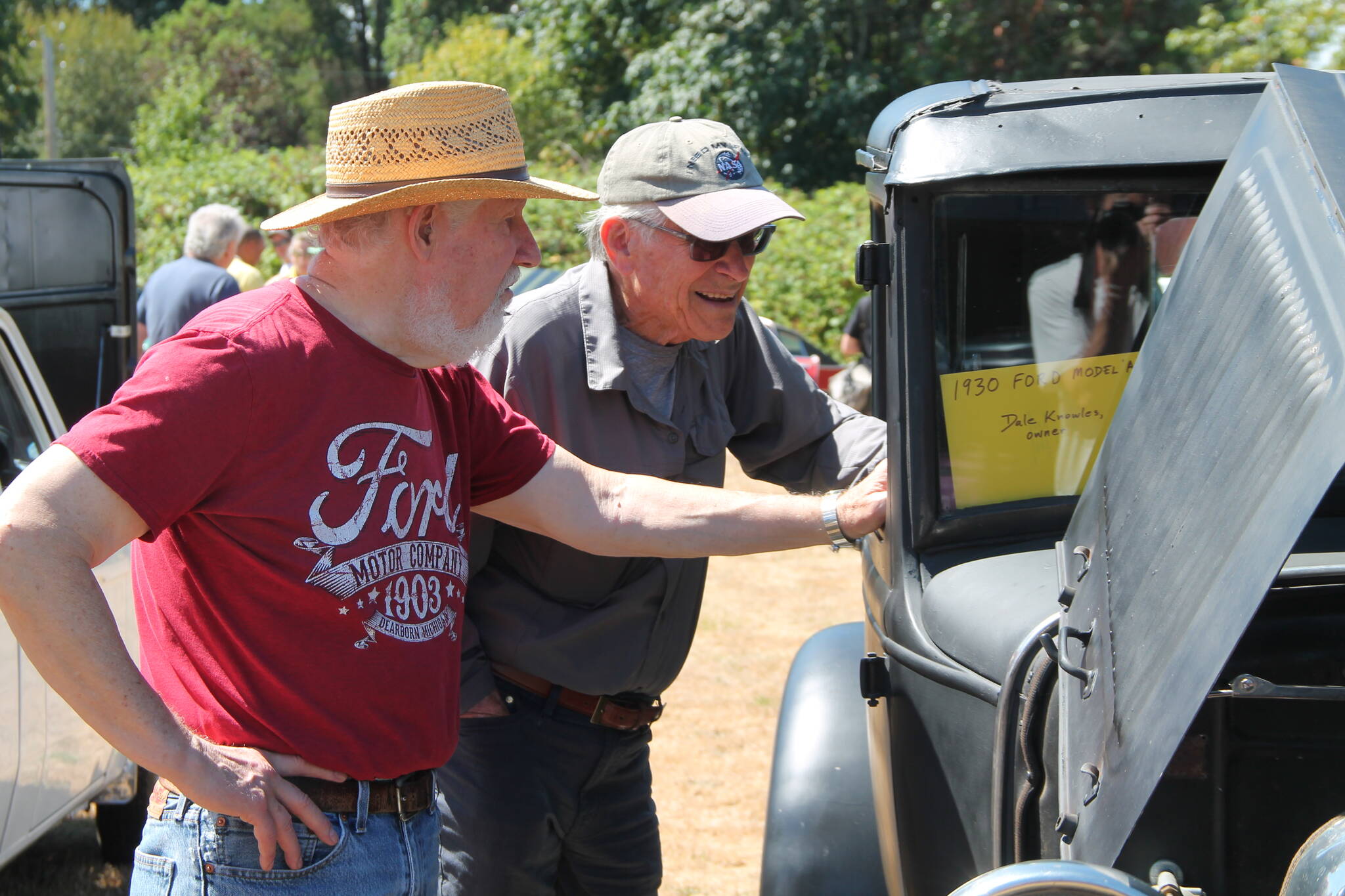 Dale Knowle’s 1930 Ford Model A drew a steady stream of admirers. (Tom Hughes photo)