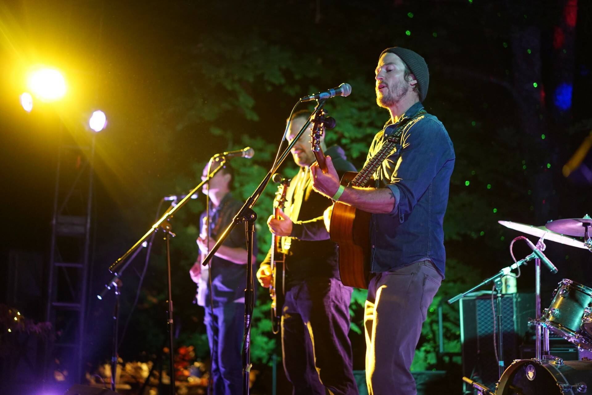 Jacob Bain (right) is the soulful frontman of Trolls Cottage. (Pete Welch photo.)