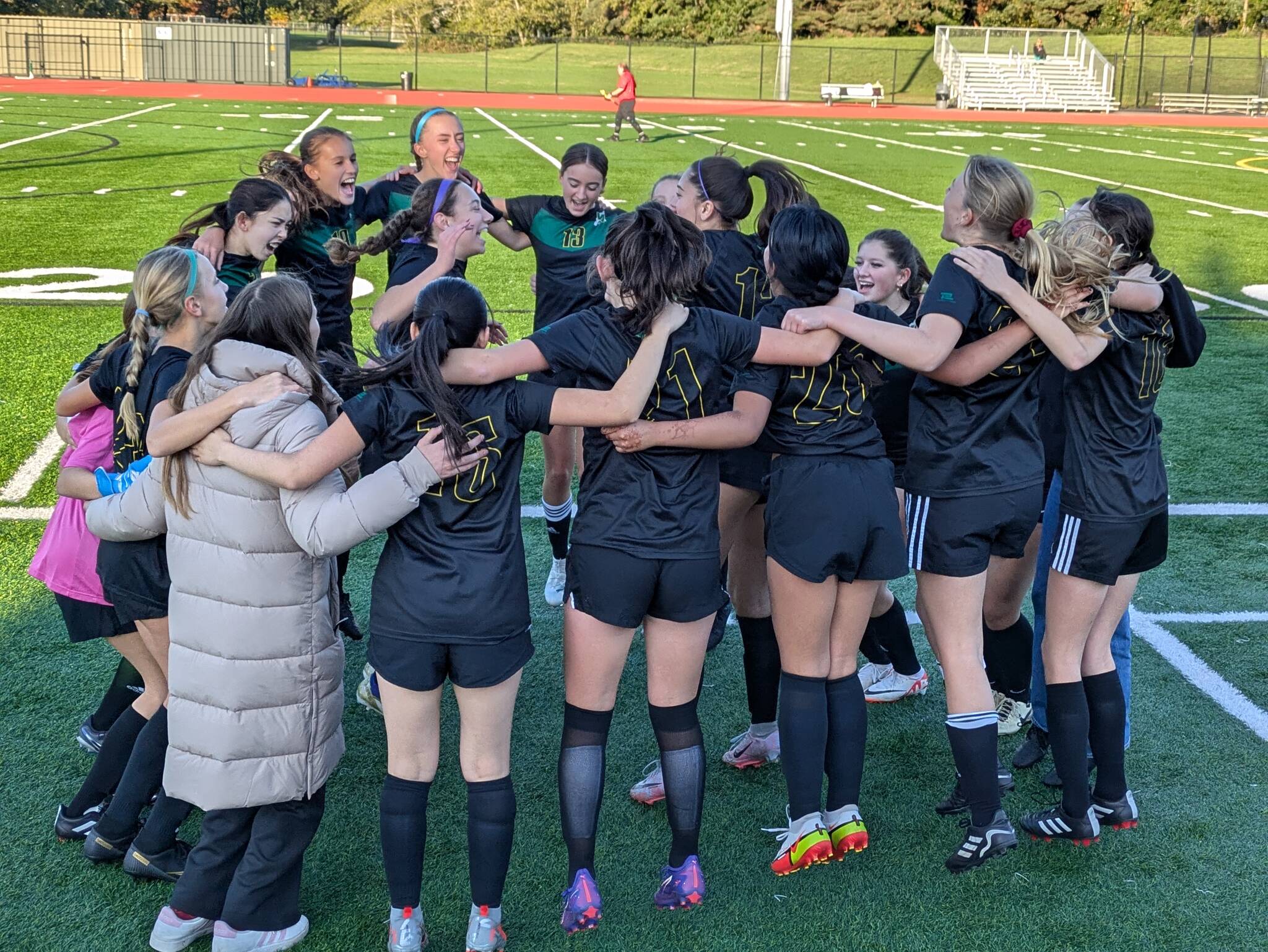 The Vashon High School girls soccer team. (Courtesy photo)