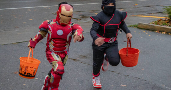 Alex Bruell photo
Kids rush to the Vashon Chamber of Commerce to collect candy on Halloween night.