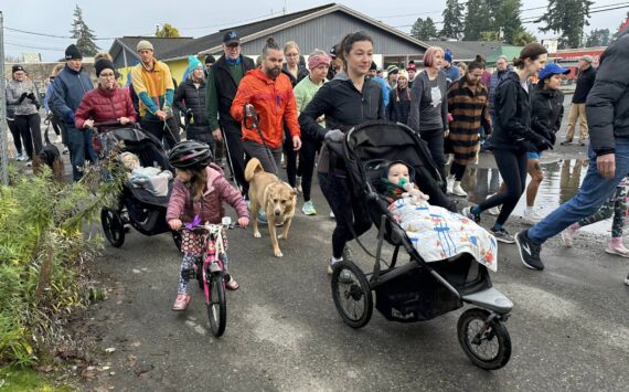 Runners set off for the Vashon Running Club’s 2024 Turkey Trot. (Bruce Cyra photo)