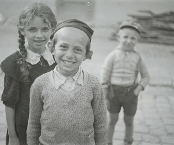 FROM the documentary ‘Vishniac.’ (credit/ Gift of Mara Vishniac Kohn, The Magnes Collection of Jewish Art and Life, UC Berkley)